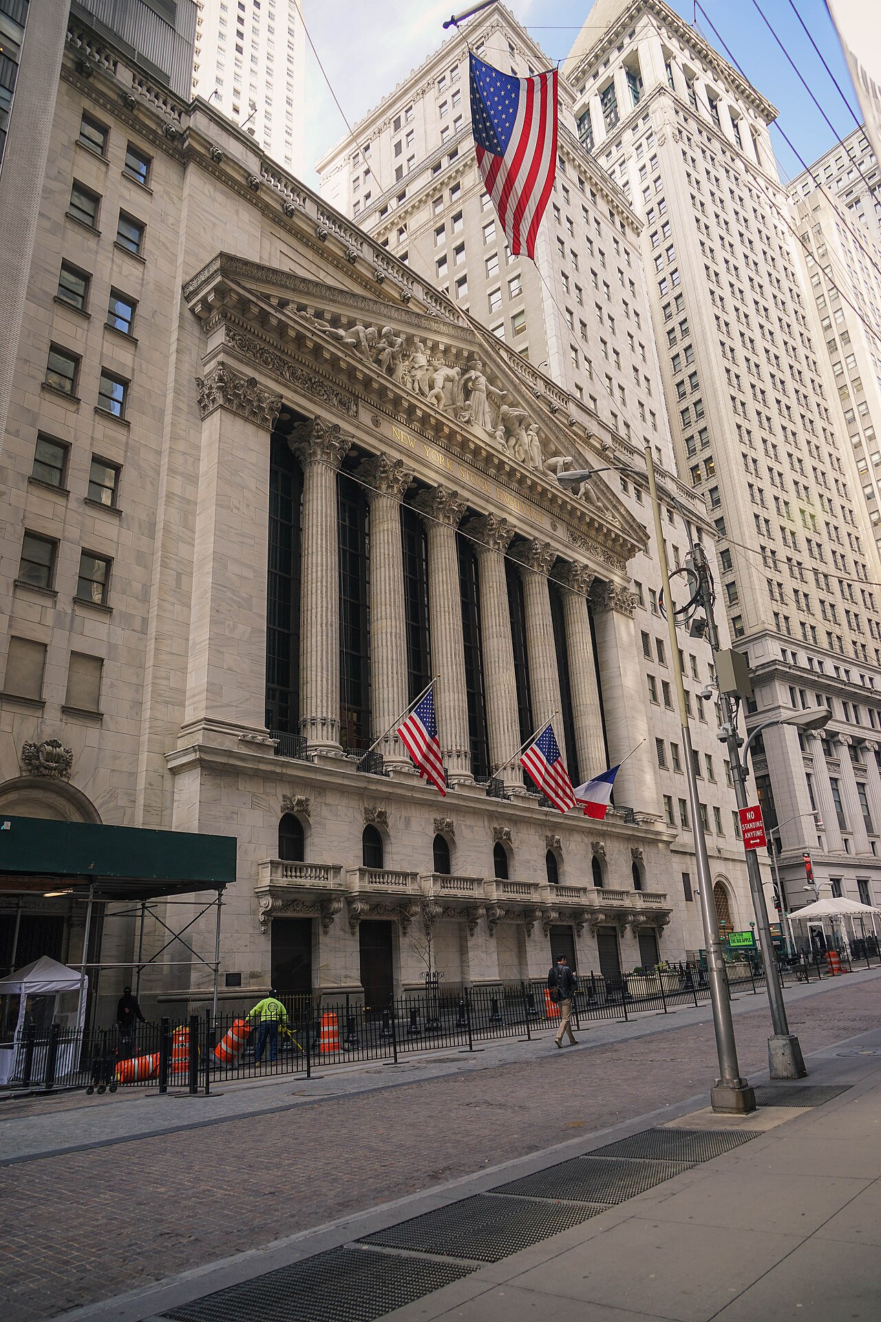 US Stocks Fall as Oil Prices Push Inflation Fears Higher